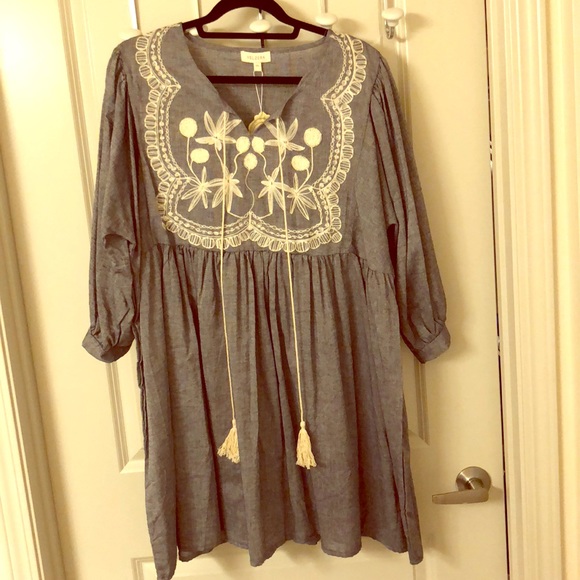 Tops - NWT tunic, beautiful cream embroidery